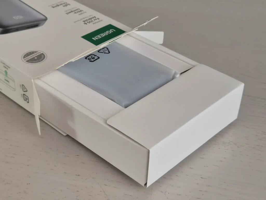 Коробка та комплектація павербанка Ugreen 10000 mAh 30W Fast Charging 25185